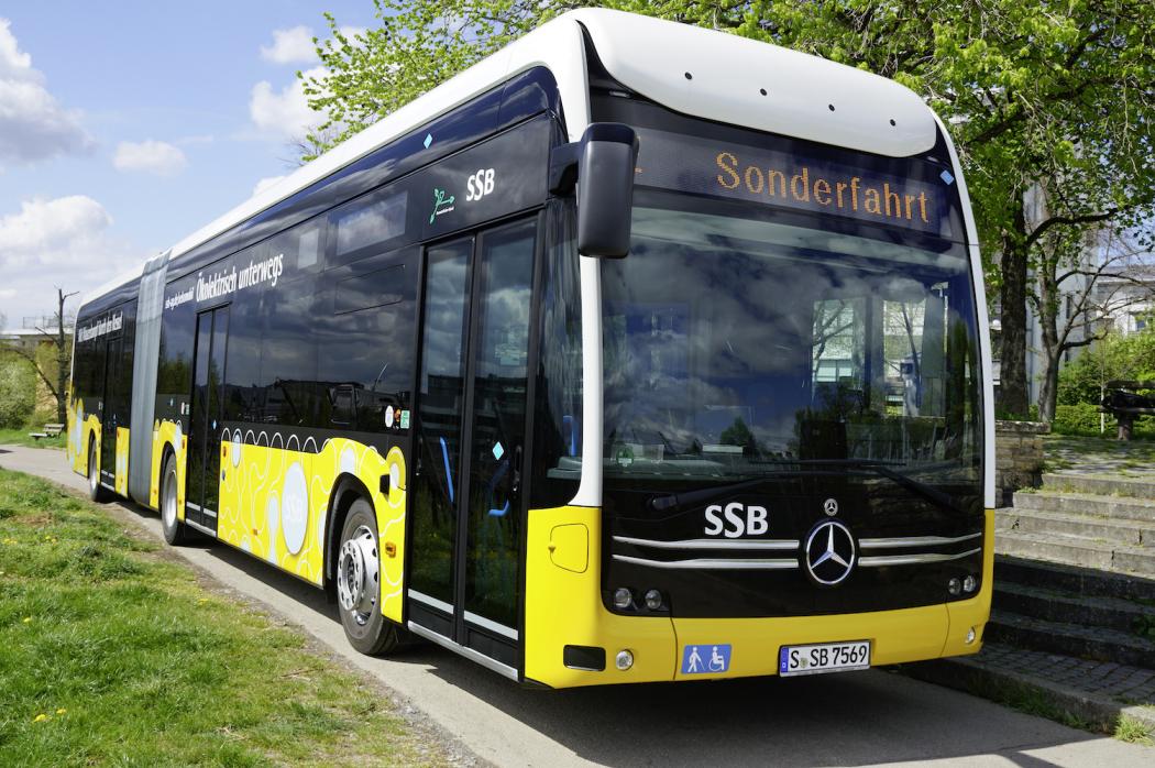 Offizielle Übergabe des ersten von zehn Mercedes-Benz eCitaro G fuell cell mit H2-Modus an die Stuttgarter Straßenbahnen AG (SSB). (Foto: Daimler Truck AG)