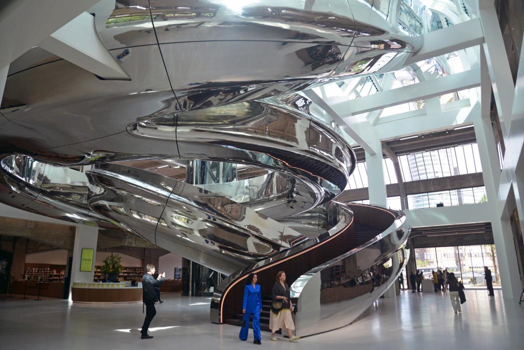 Fenix, das neue internationale Kunstmuseum zum Thema Migration, ist Mitte Mai an markantem Ort im Rotterdamer Stadthafen eröffnet worden. (Foto: Jörg Berghoff)