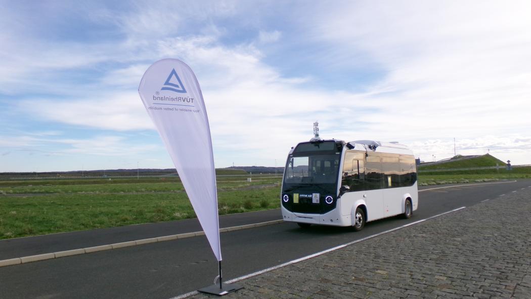Der elektrisch betriebene Autonomous e-Centro von Otokar während der TÜV-Prüfungen auf dem Smart City Testgelände in Ungarn. | Foto: Otokar