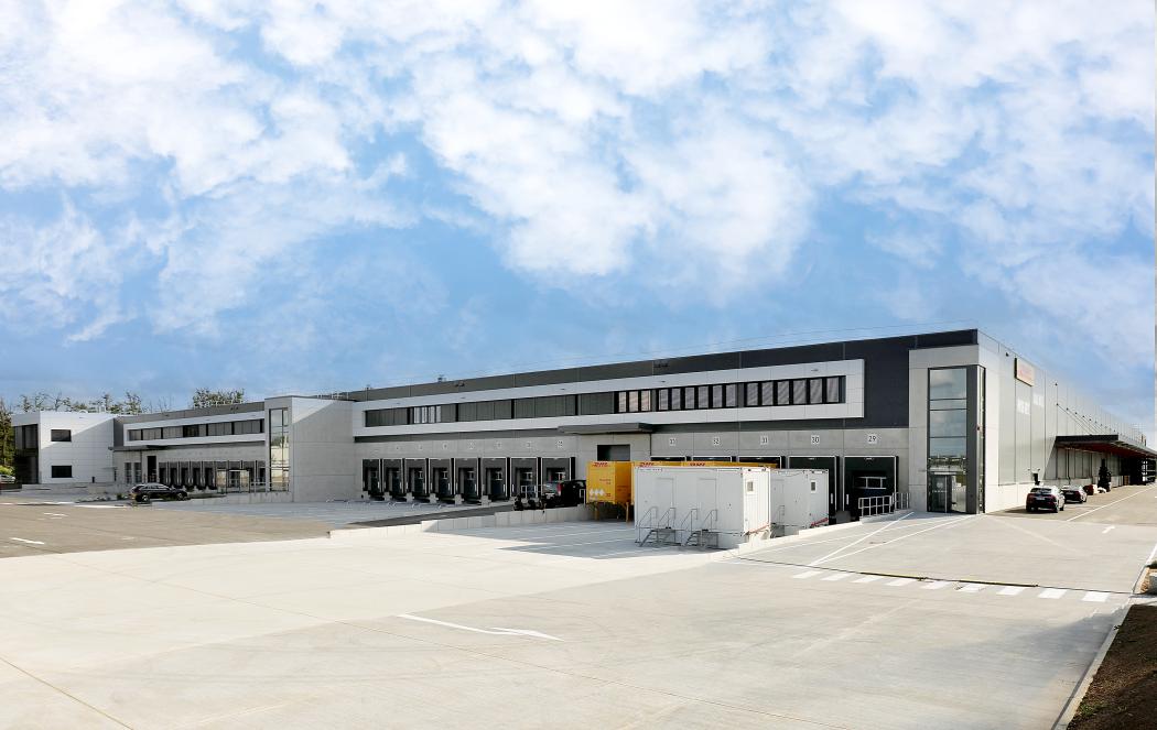 Blick auf die neue Frachthalle von DHL Global Forwarding in der CargoCity Süd am Flughafen Frankfurt. | Foto: Fraport AG