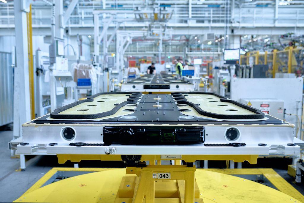 Aus einer Hand: Ford will auch die Akku-Produktion besser steuern können und startet im ehemaligen Motorenwerk in Köln eine eigene Linie. | Foto: Ford