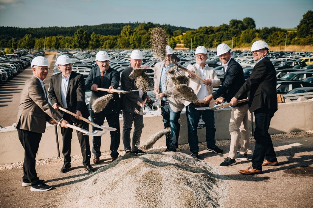 Der Bau der 20-Hektar-großen Photovoltaikanlage auf dem AutoTerminal Kelheim ist gestartet. Foto: BLG Logistics