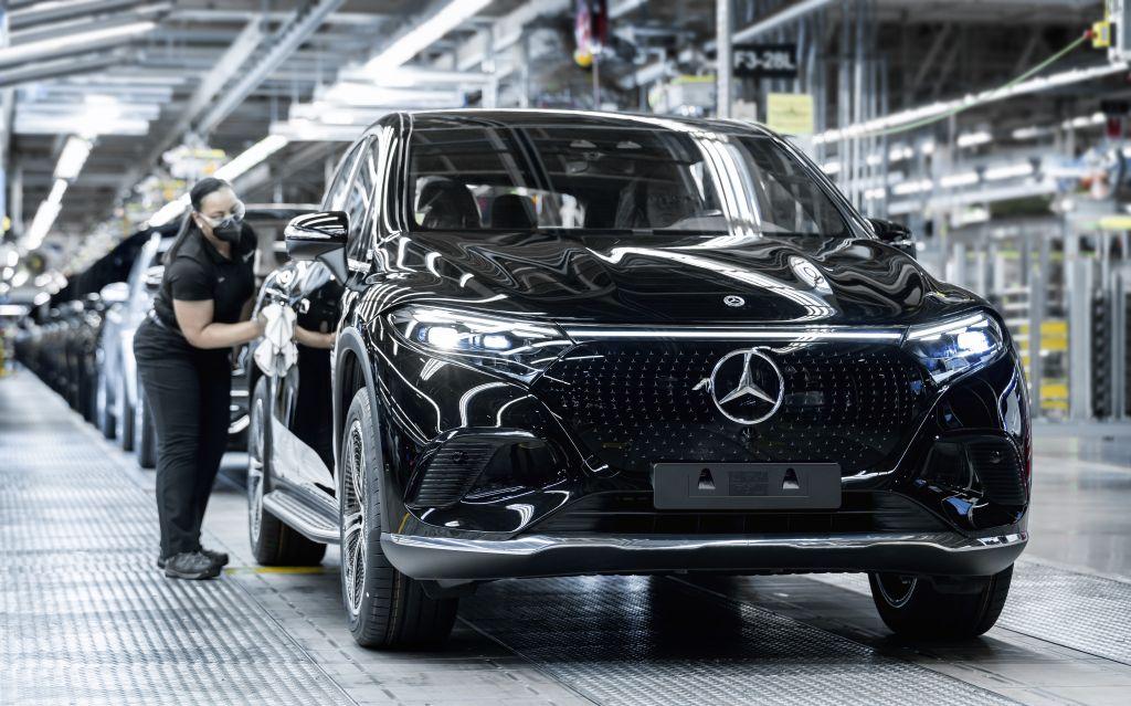 Wie InsideEV erfahren haben will, sollen EQE und EQS, auch als SUV, auf dem US-Markt ab 1.9. vorübergehend "pausieren". | Foto: Mercedes-Benz
