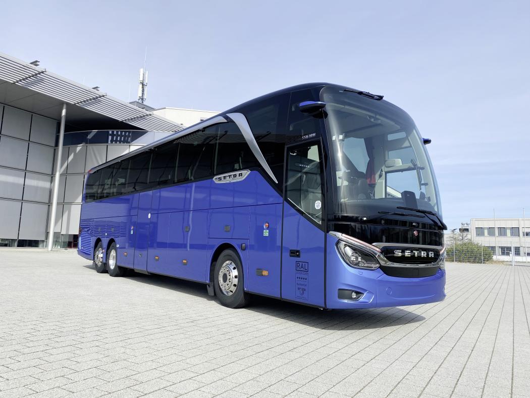 Setra hat zwei neue S 516 HDH mit 2+1-Bestuhlung an die rheinland-pfälzische König‘s Reisen GmbH ausgeliefert. (Foto: Daimler Truck AG)