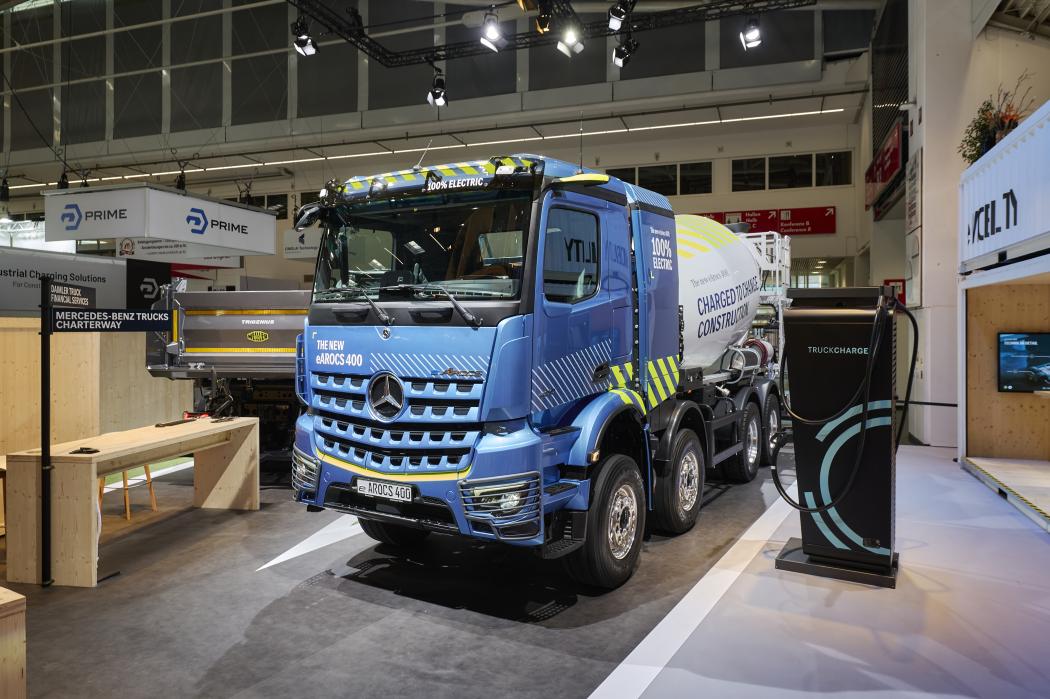 Mercedes-Benz Trucks eArocs 400 Weltpremiere auf der bauma 2025. Paul Nutzfahrzeuge integriert den batterieelektrischen Antriebsstrang im eArocs 400. | Bild: Daimler Truck