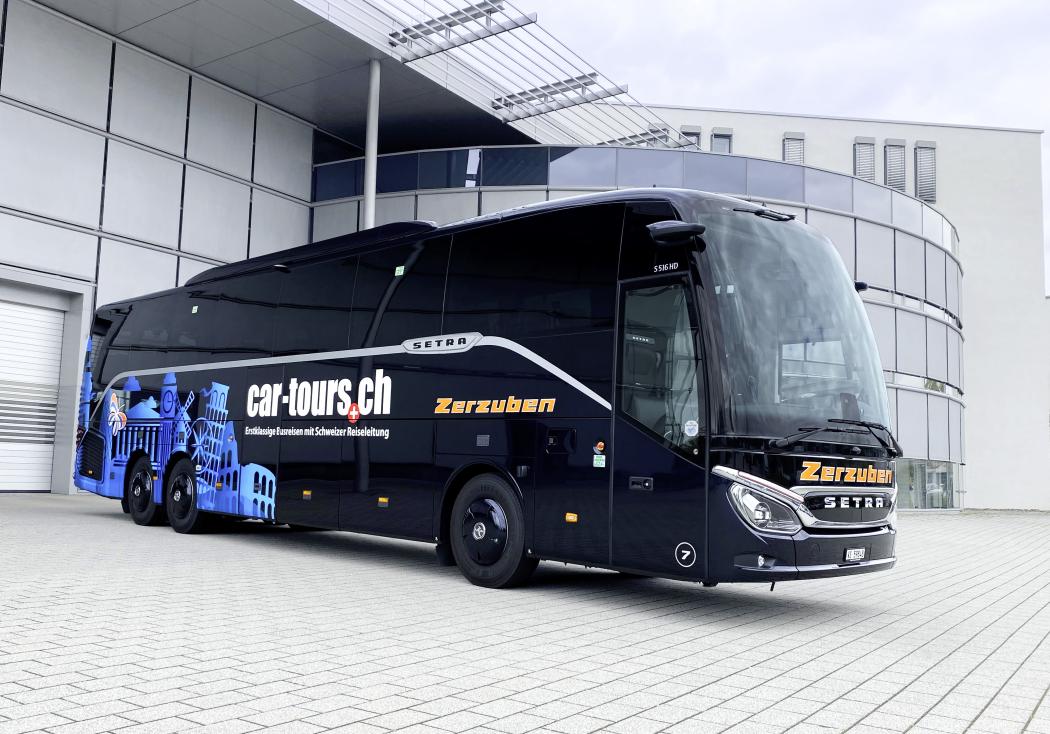 Der neue Setra S 516 HD von Zerzuben Touristik ist mit dem MirrorCam-System ausgestattet und ergänzt die Flotte des Walliser Familienunternehmens im Rahmen der aktuellen Modernisierung. | Foto: Daimler Truck AG