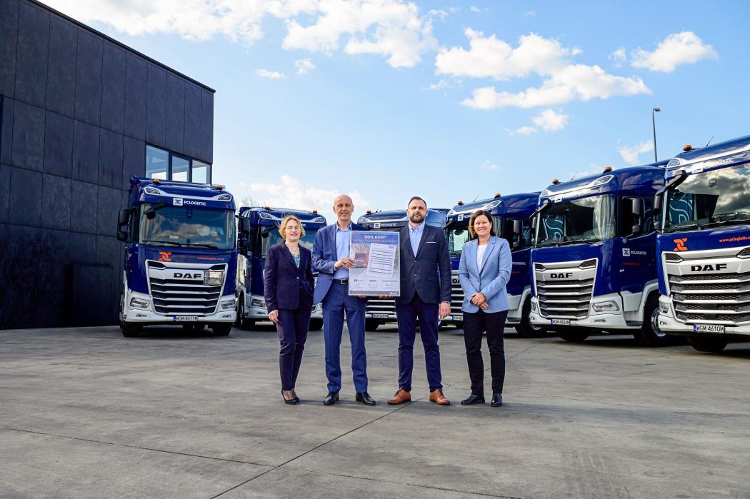 Monika Prościńska (DAF Trucks Poland Sales Manager), Bartosz Gruszczyński (DAF Trucks Poland Service und Commercial Services Manager), Konrad Wójtowicz (CEO PC Logistics) und Agnieszka Kuśmierz (DAF Trucks Poland Commercial Services Manager).  (Foto: DAF)