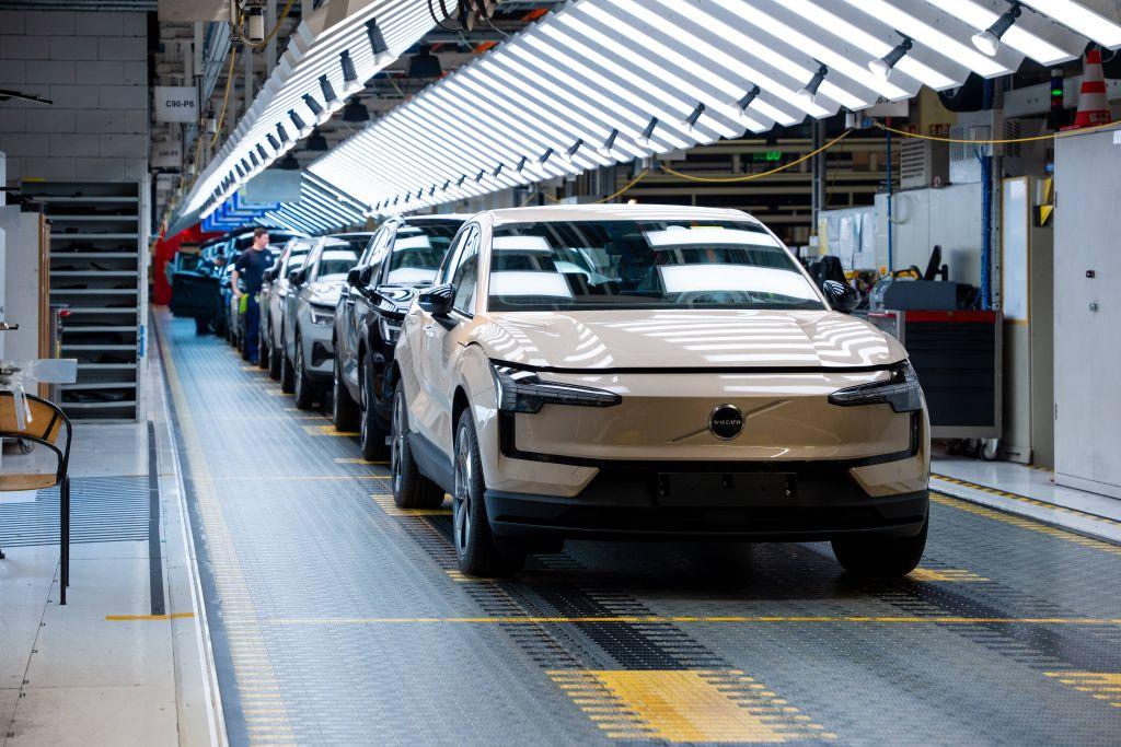 Made in Europe: Auch im Zollschwankungen und Handelshürden zu umgehen, fertigt die Geely-Tochter Volvo den EX30 jetzt in Belgien. | Foto: Volvo