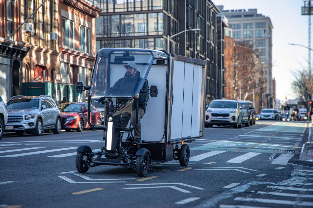 Kreuzung aus zwei Welten: Das eQuad soll automotive Qualitäten ins Cargobike-Business bringen, versprechen die Japaner. | Foto: Honda