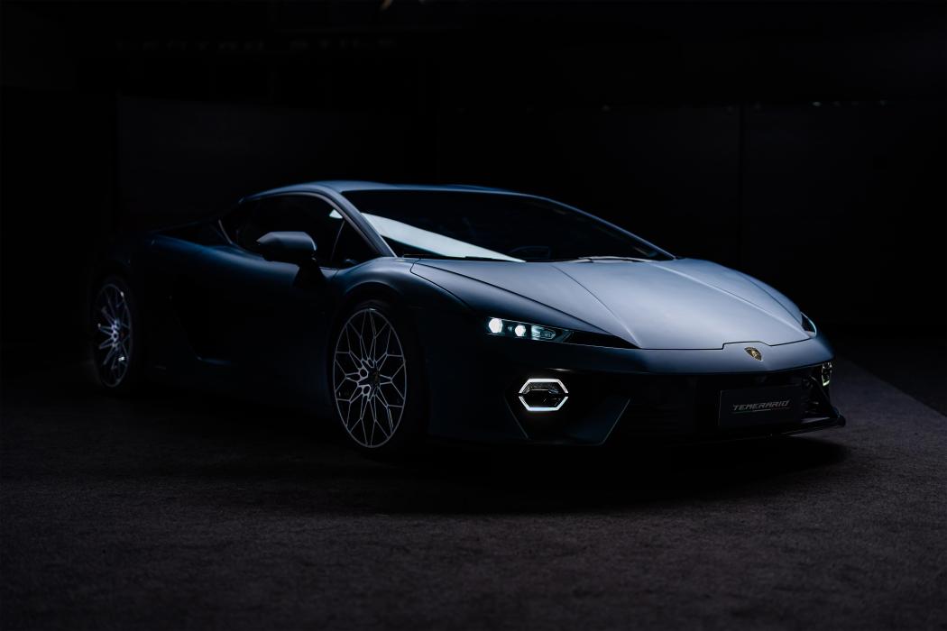 Erste Sitzprobe am Tegernsee: Der Lamborghini Temerario konnte überzeugen. | Foto: Lamborghini
