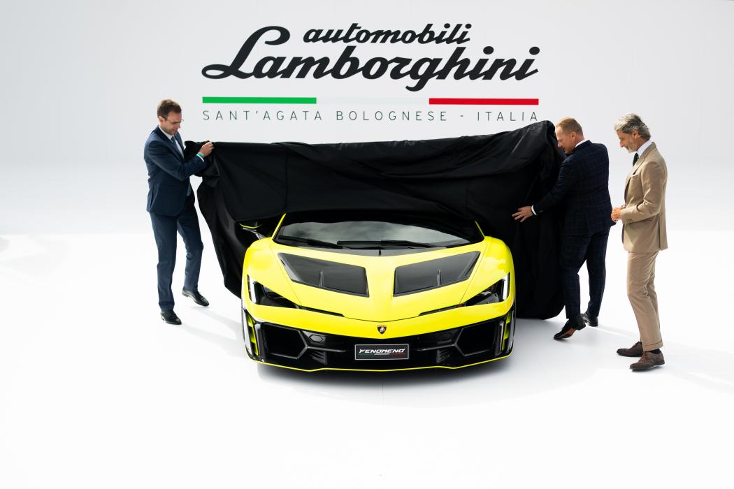 Auf der Monterey-Car-Week zog Lamborghini das Tuch von seinem V12-Plug-in-Sondermodell: Dem "Fenomeno". | Foto: Lamborghini