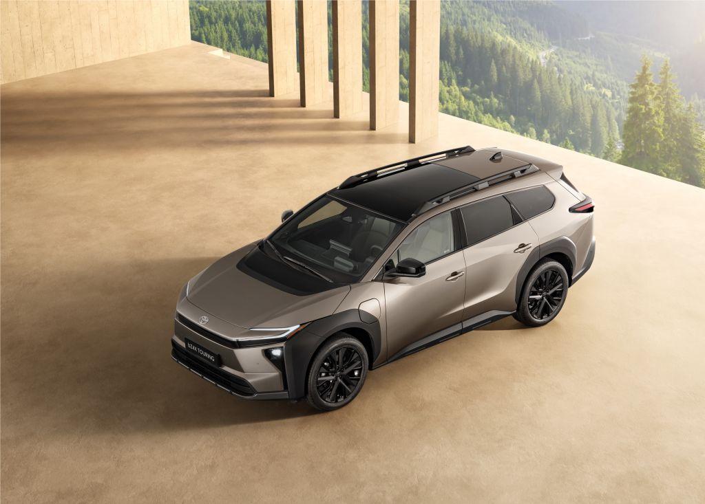 Mehr drin: Der Touring streckt sich zwar auf 4,83 Meter, bietet aber auch deutlich mehr Kofferraum. | Foto: Toyota