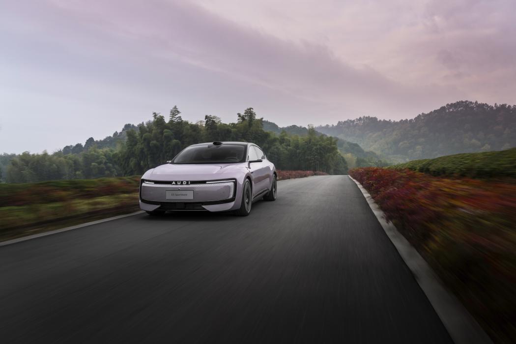 Mit Schriftzug statt Ringen: In China startet Audi im August 2025 mit dem E5 seine Submarke "AUDI". | Foto: Audi