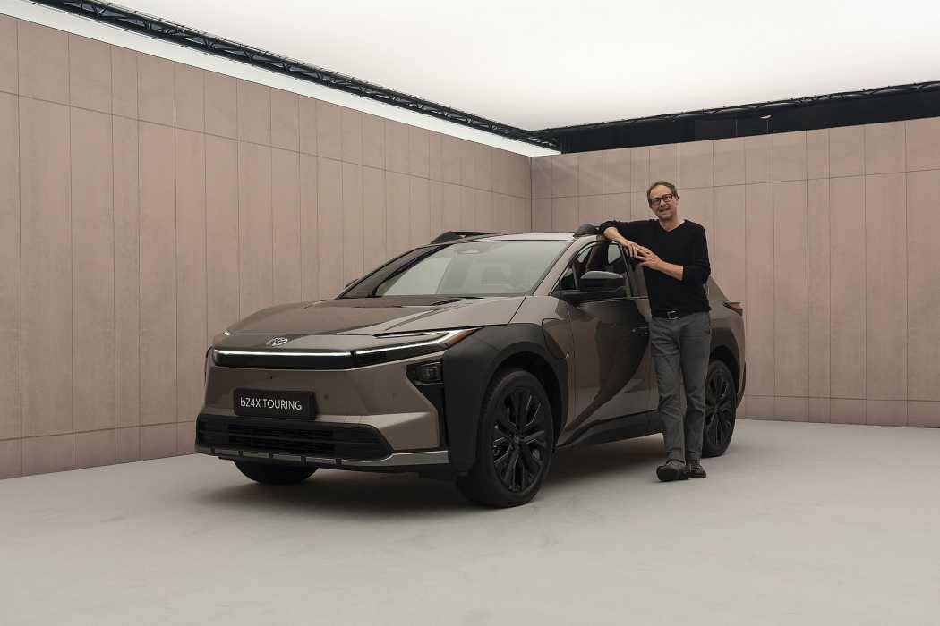 Standpräsentation in Brüssel - der neue Toyota bZ4X Touring ist noch nicht auf der Straße.| Foto: Toyota
