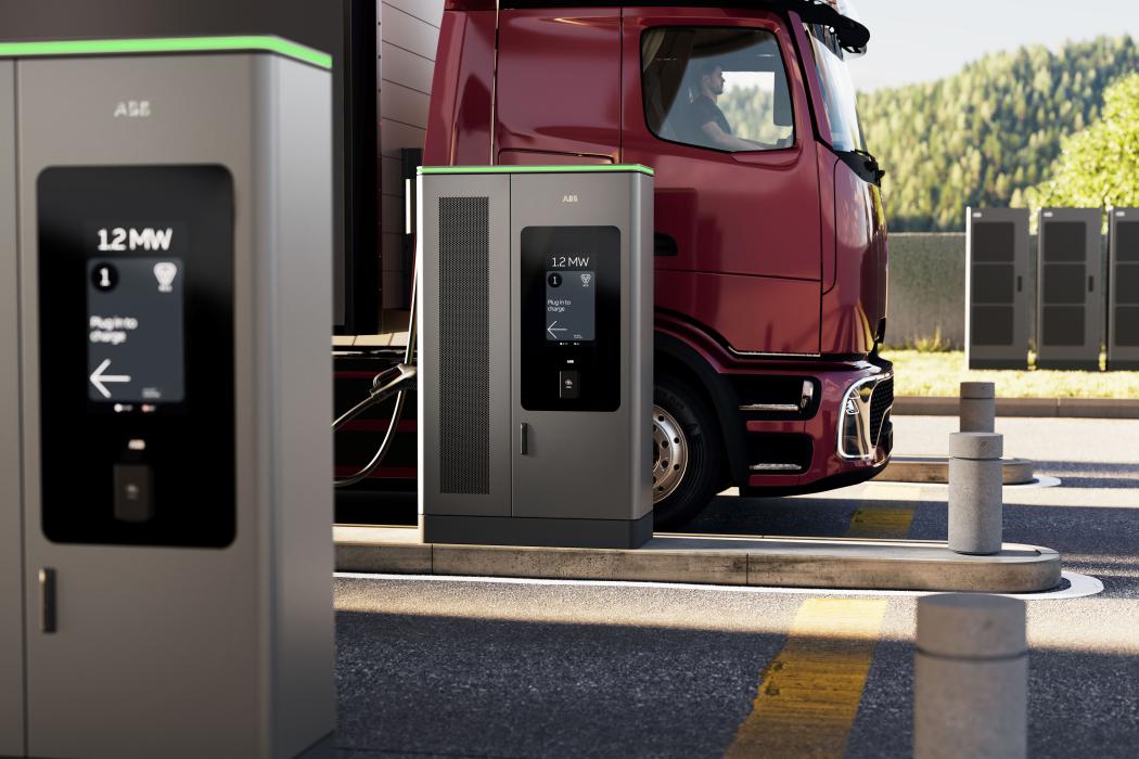 Mit der neuen Generation modularer Schnellladerlegt ABB den Fokus auf die Anforderungen von Lkw-Flotten. (Foto: ABB E-Mobility)