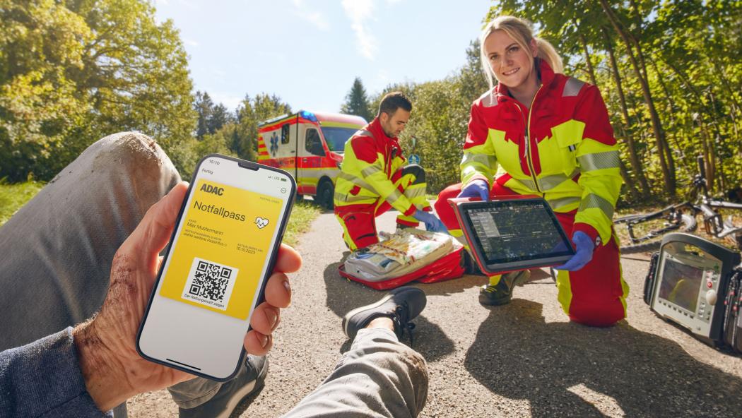 Die digitale Daten-Hinterlegung im Notfallpass soll den Rettungskräften im Ernstfall Zeit sparen - nun wird der kostenfreie Service weiter ausgebaut. (Foto: Markus Hannich / ADAC)