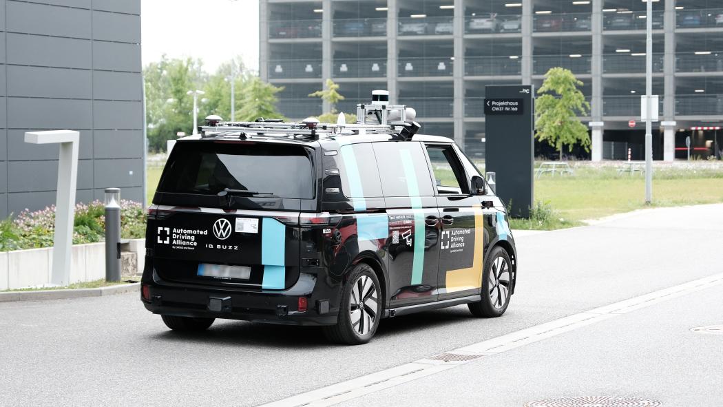 Testfahrzeuge sammeln weltweit Daten, um komplexe Verkehrssituationen zu analysieren und Fahrfunktionen kontinuierlich zu verbessern. | Foto: Bosch