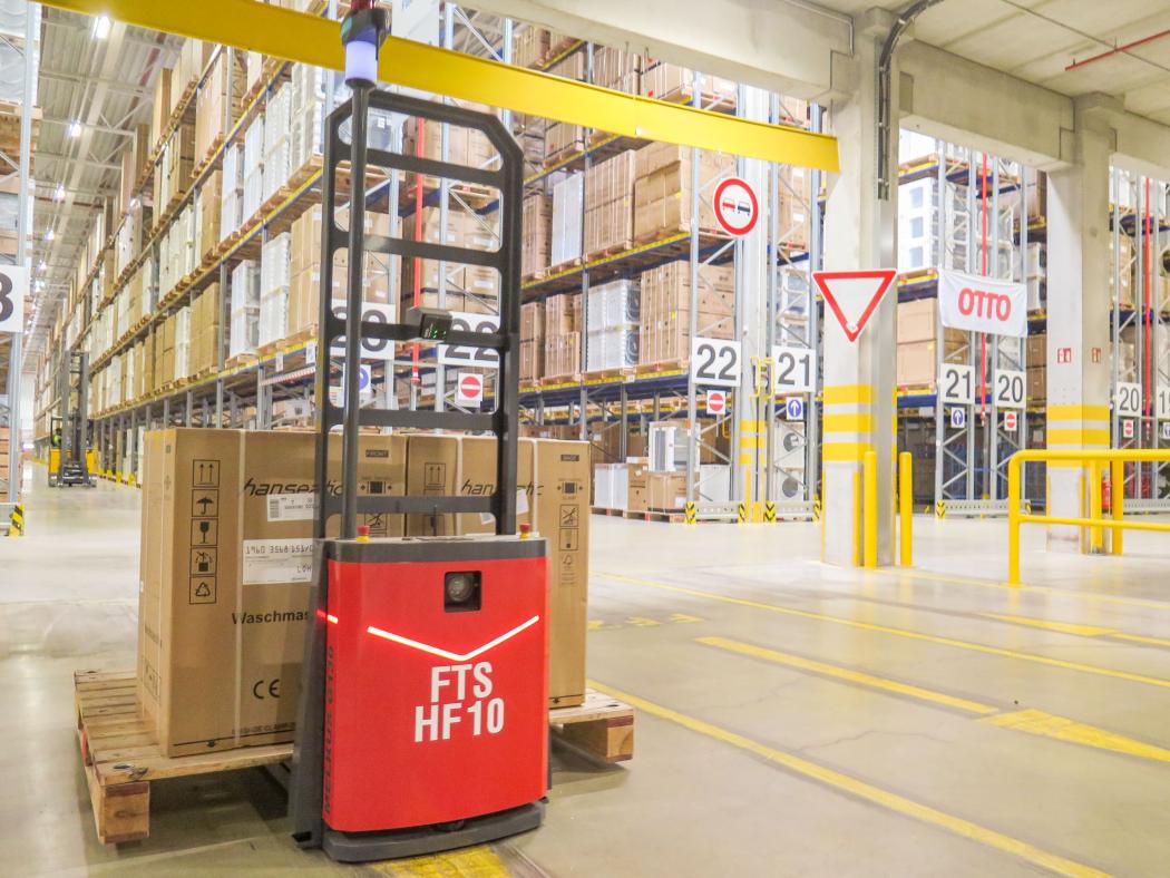 Die insgesamt 25 autonomen Roboter sollen im Logistikzentrum Löhne künftig täglich rund 1.000 Transporte abwickeln und dabei rechnerisch rund 30 Kilometer zurücklegen. Foto: Hermes Fulfilment 