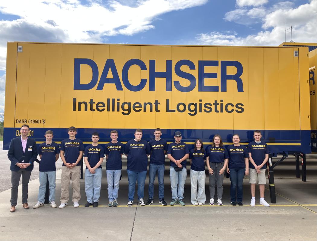 Auszubildende beim Start ihrer beruflichen Laufbahn im Dachser Logistikzentrum Magdeburg | Foto: Dachser