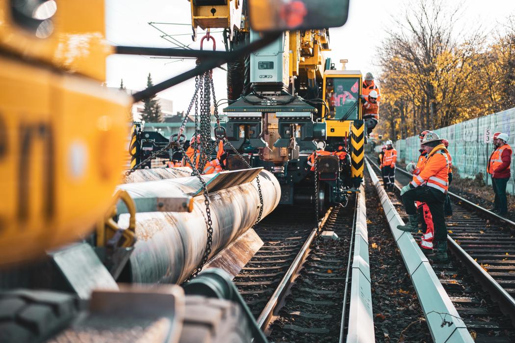 Arbeiten an der Schieneninfrastruktur: Der Reformdruck wächst, doch vielerorts läuft der Ausbau nur schleppend. (Foto: Pixabay)
