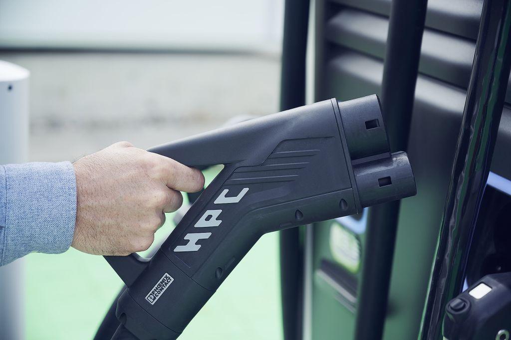 Am DC-Lader geht in der Regel weniger Energie verloren als an der Wallbox in der Arbeit, Zuhause oder öffentlich. | Foto: EnBW