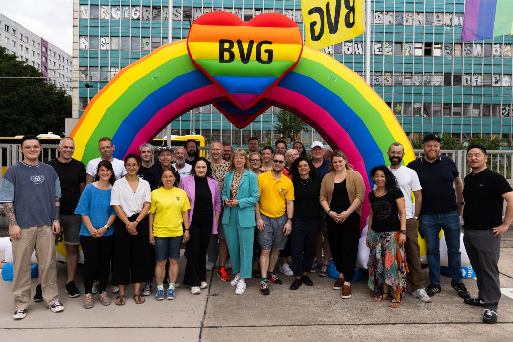 Die BVG feiert den Pride Month. | Foto: BVG, Florian Bündig