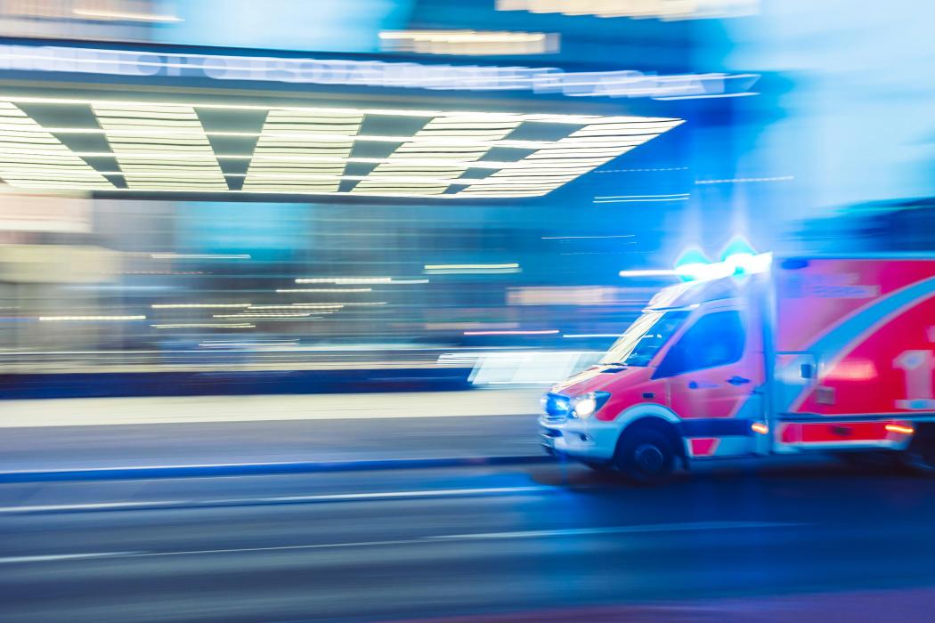 Verkehrsunfälle in Deutschland fordern täglich Menschenleben – besonders gefährdet sind Radfahrende, Fußgänger und ältere Verkehrsteilnehmende. | Foto: Camilo Jimenez via Unsplash