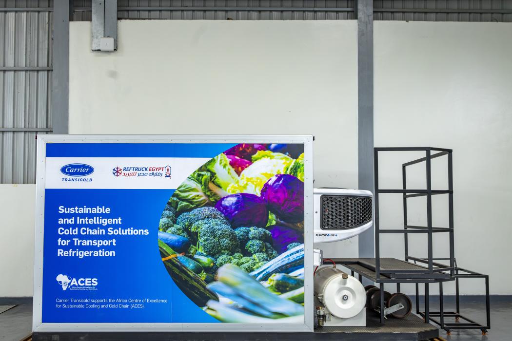 ACES hat auf seinem Campus in Kigali, Ruanda, eine von Carrier gespendete Kühlbox entgegengenommen. (Foto: Carrier Transicold)