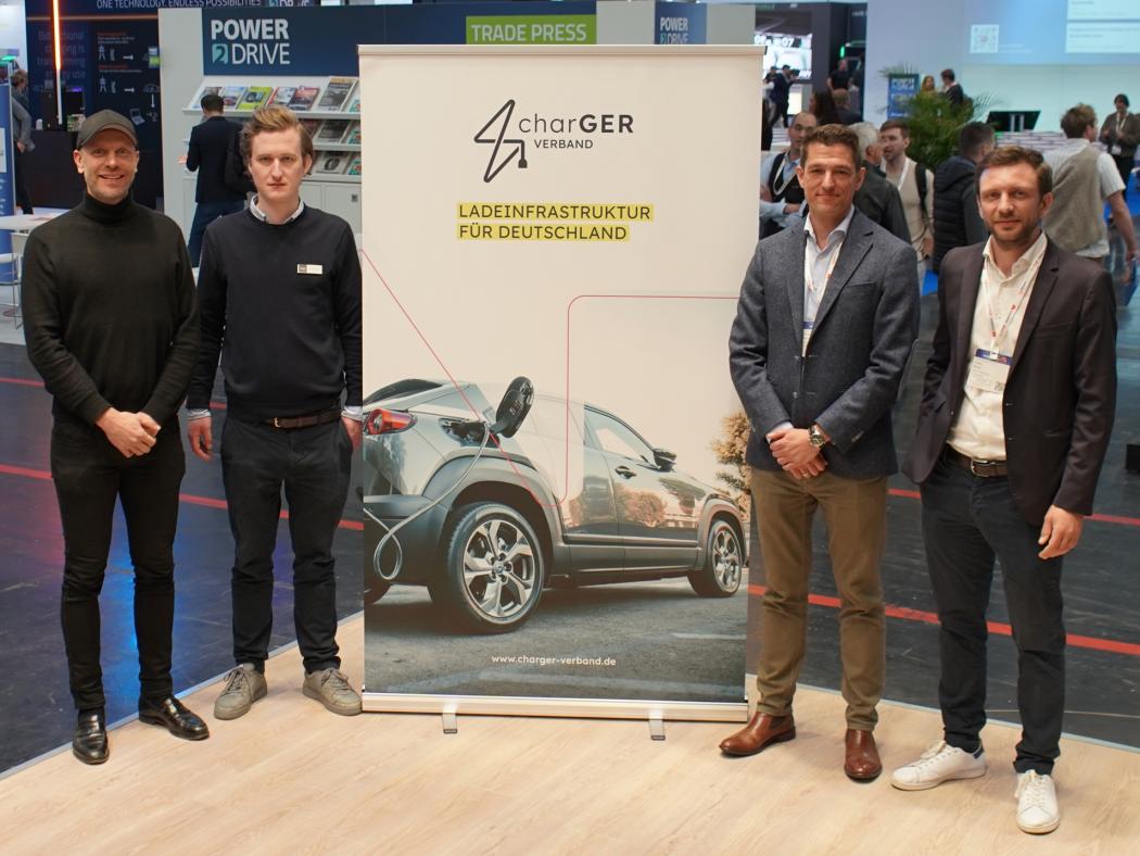 Entschlossene Gründer: Constantin Schwaab, Eduard Schlutius, Philipp Kaiser und Hans Beck. (v.l.). | Foto: charGER 