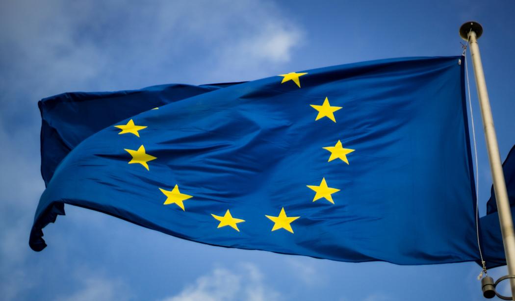 Der digitale Wandel im europäischen Personenverkehr schreitet voran – das EU-Fahrtenblatt steht als veraltetes Kontrollinstrument zunehmend zur Disposition. | Foto: Christian Lue via Unsplash