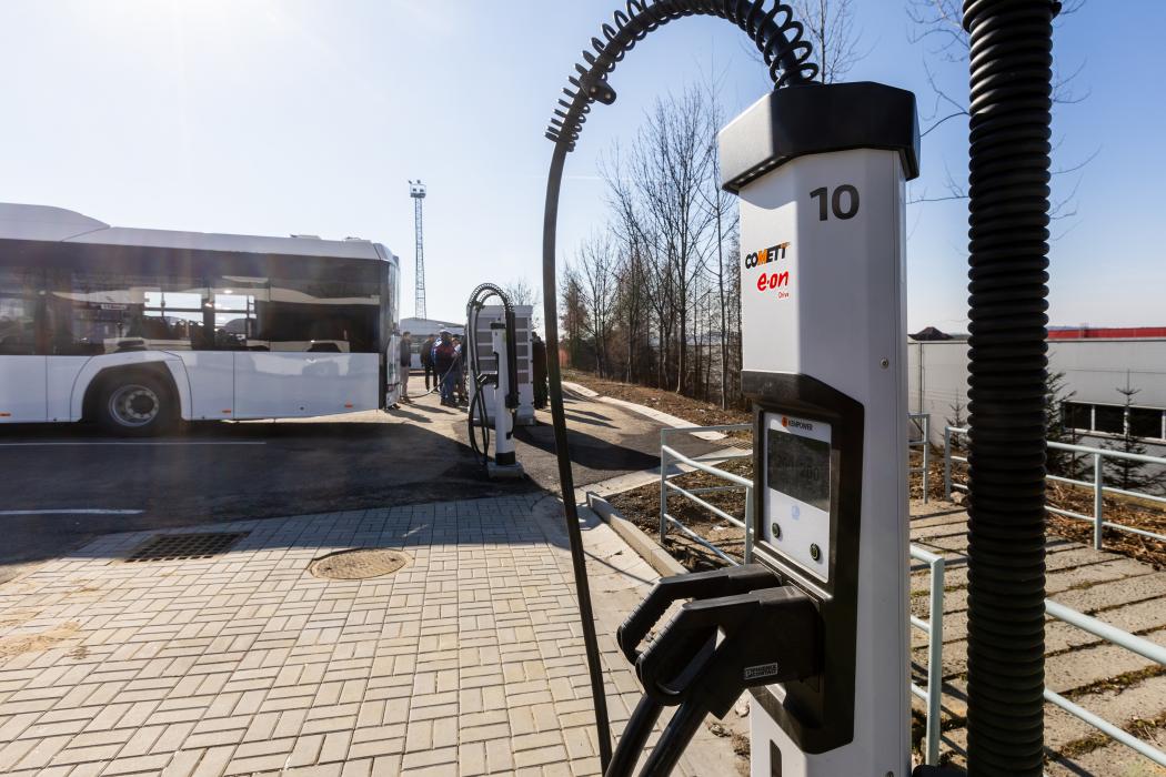 Comett Plus kooperiert mit E.ON und Kempower bei der Elektrifizierung seiner Busflotte in der Tschechischen Republik. (Foto: Kempower)