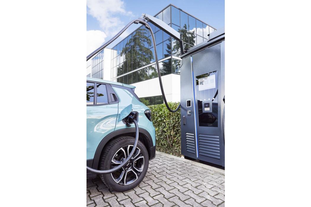 Mehr Strom in Firmenflotten: Die EU hegt wohl Pläne, E-Auto-Quoten für Firmen vorzuschreiben, die schon ab 2027 an die 75 Prozent, ab 2030 dann 100 Prozent gehen könnten. | Foto: Compleo