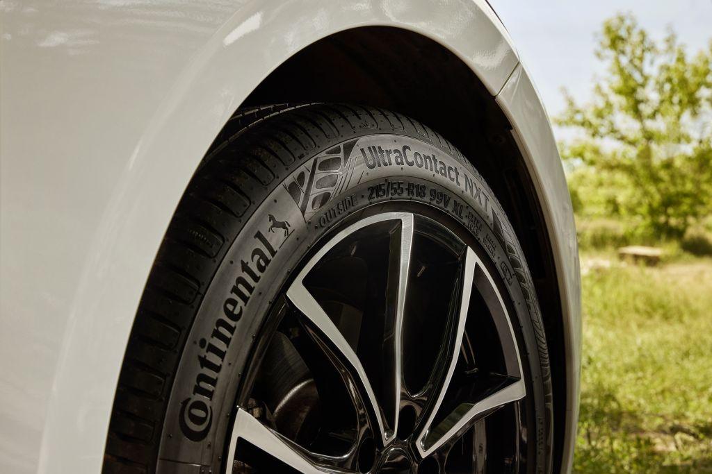 Der Conti UltraContact NXT gewinnt den 43. KS Umweltpreis und beweist, dass auch Reifen einen gewichtigen Beitrag zu mehr Nachhaltigkeit in der Mobililtät liefern können. | Foto: Conti