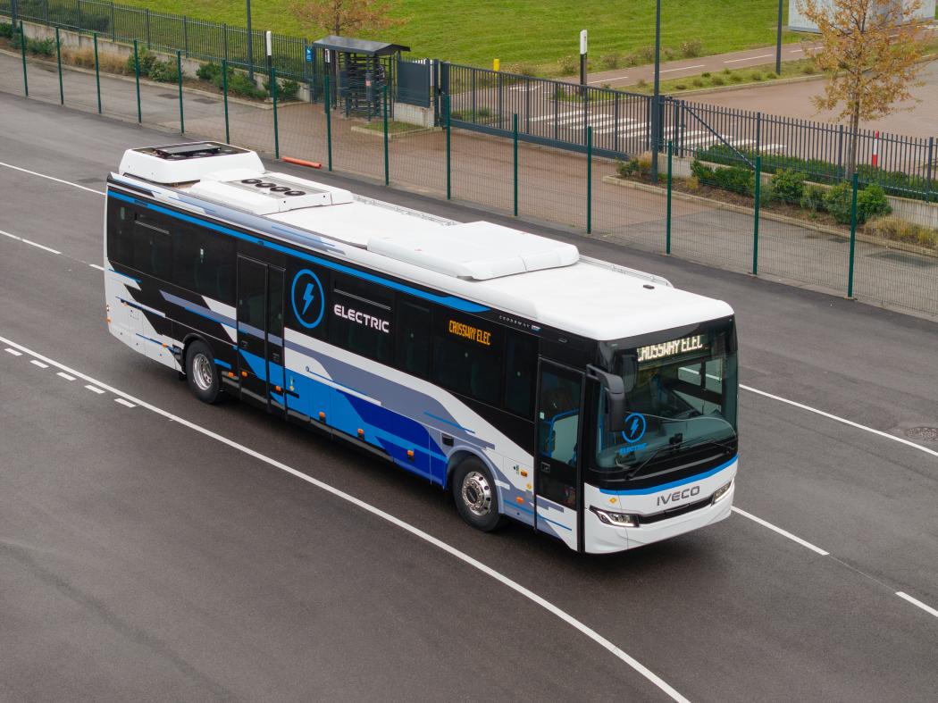 Der batterieelektrische Crossway Elec von Iveco Bus ist für den emissionsfreien Einsatz im interurbanen und periurbanen Linienverkehr konzipiert. | Foto: Iveco Bus