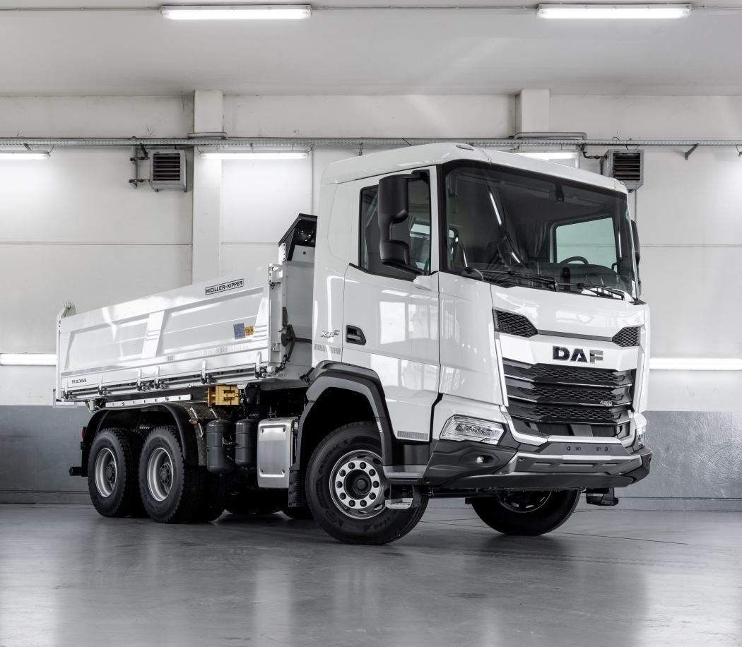 Verfügbar sind Fahrzeuge für verschiedene Einsatzbereiche und Branchen - so auch der DAF XFC 480 FAT 6x4 T Meiller-Kipper. (Foto: DAF Trucks)