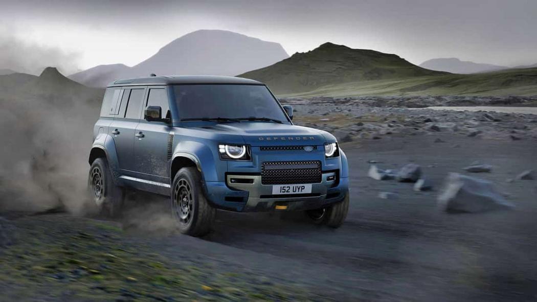 Für den Jahrgang 2026 hat Land Rover den Defender dezent überarbeitet. Topmodell bleibt der 635-PS Octa, Stromer gibt es vorerst weiter keinen. | Foto: Land Rover