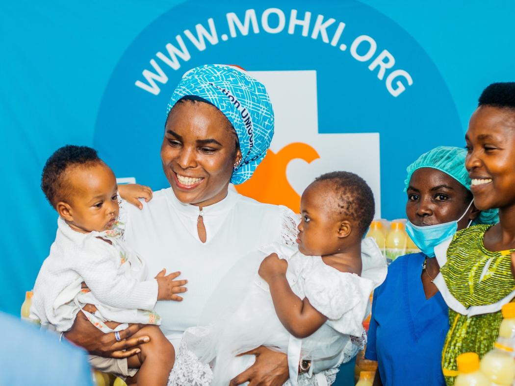 Der DHL-Transport der mobilen Kinderherzklinik ist Teil der Pro Bono Partnerschaft von DHL Global Forwarding mit der NGO Kinderherzen e.V., um das mobile Krankenhaus in verschiedene Länder zu bringen. Foto: DHL Group