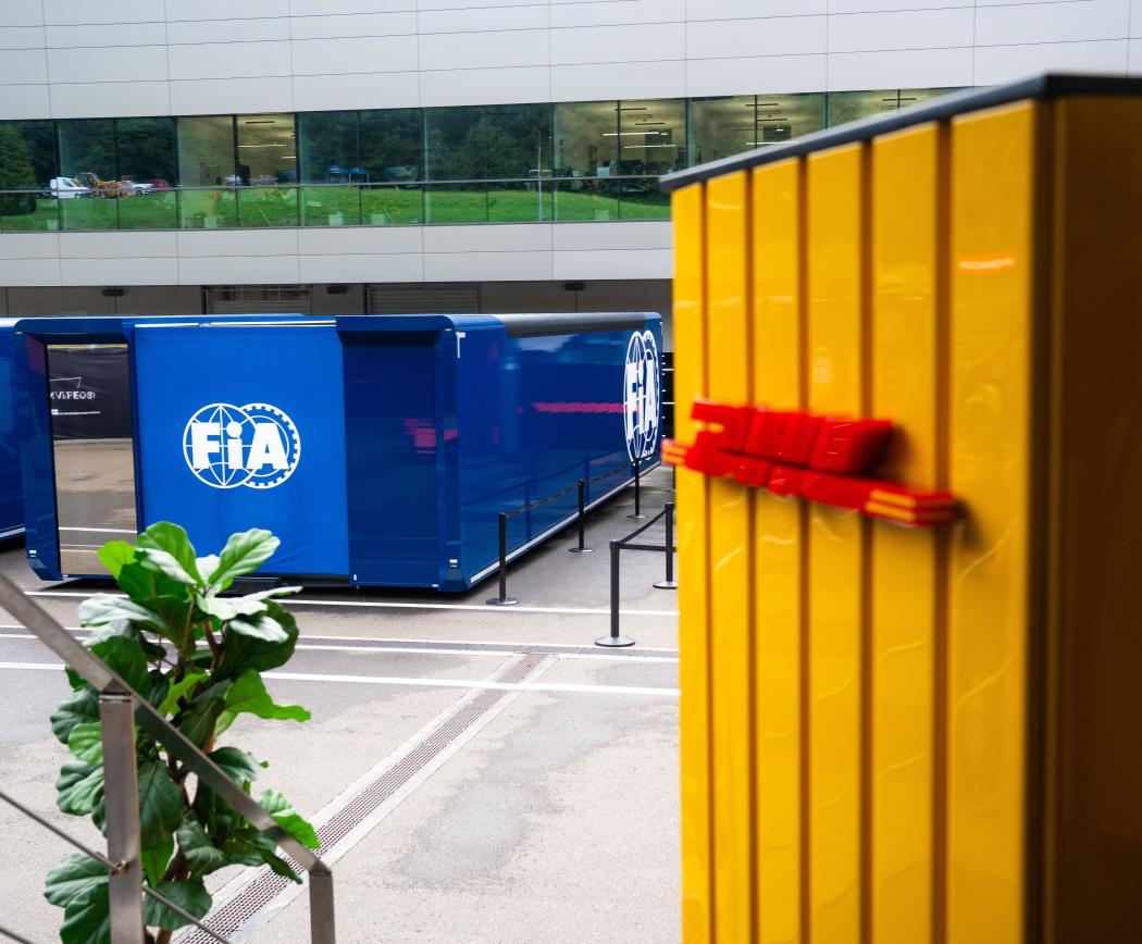 DHL will für den Transport innerhalb Europas Lkw mit hydriertem Pflanzenöl einsetzen. Foto: DHL Group