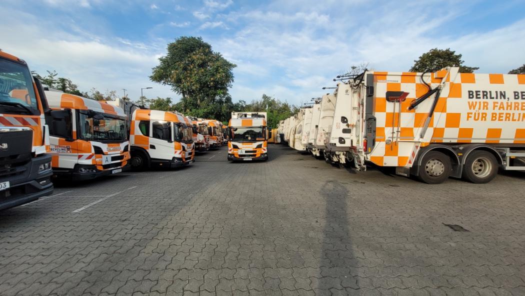 Fuhrparkfahrzeug der Berlin Recycling GmbH im innerstädtischen Verkehr. | Foto: Bridgestone