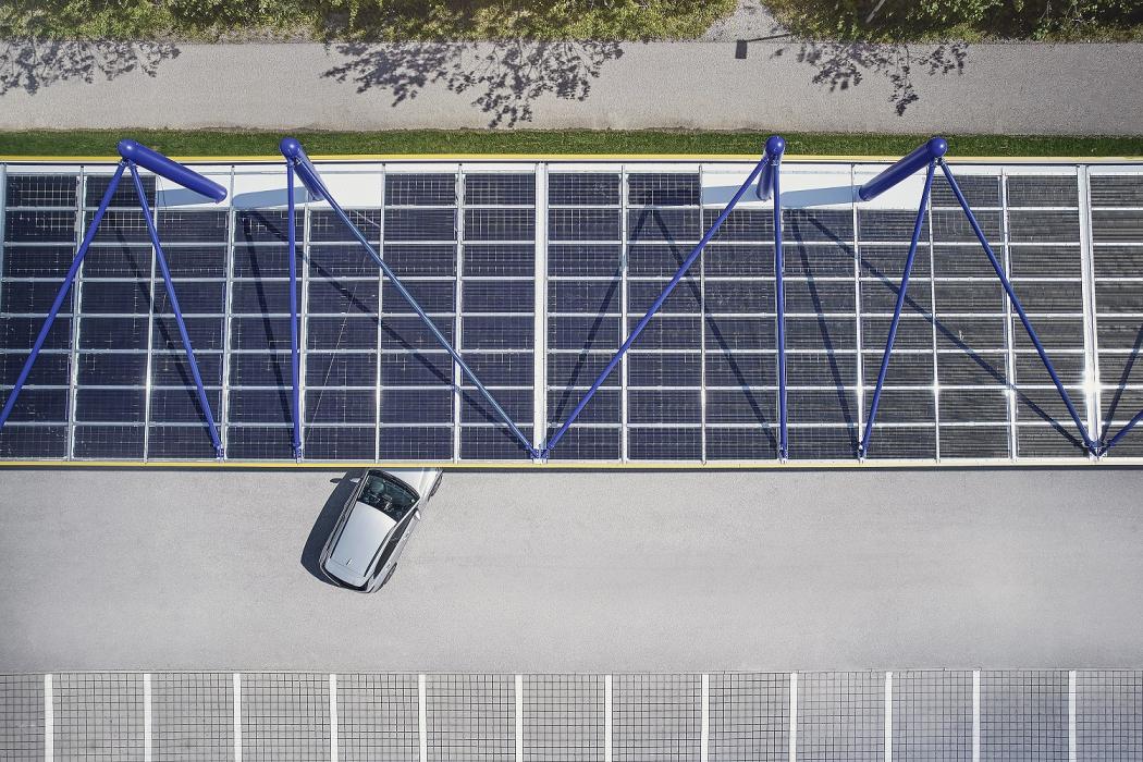 Licht &amp;amp; Schatten: Erneuerbare Energie wäre da, doch die Zahl der Nutzenden an den Ladestationen nimmt kaum zu in Deutschland. | Foto: EnBW