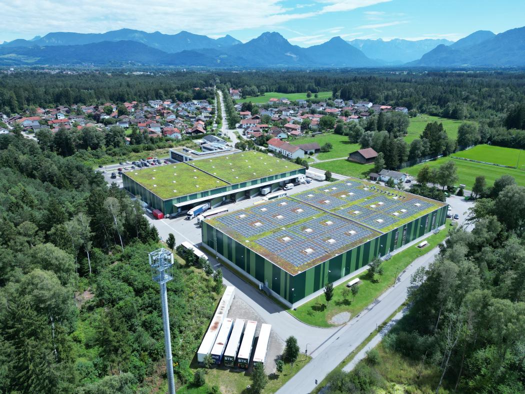 Green roof and photovoltaic: BTK headquarters in Raubling (Photo: BTK)