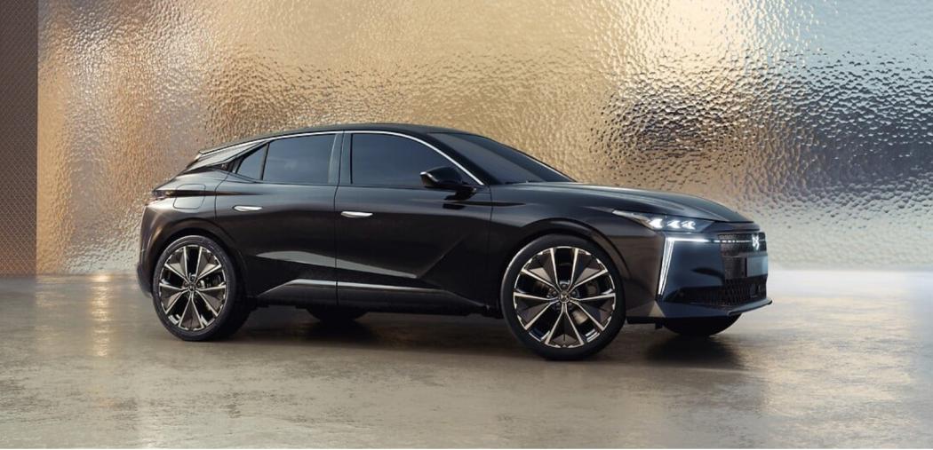 Der DS4 wird zum "Numéro Quatre" DS N°4 und kommt jetzt auch elektrisch. | Foto: DS Automobiles