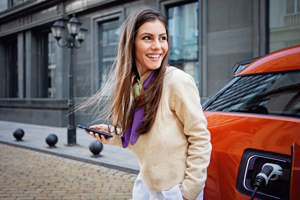 Vertrauensbildende Maßnahme: Ein Akkuzertifikat kann beim E-Auto-Kauf entscheidendes Kriterium sein. | Foto: mobile.de/iStock