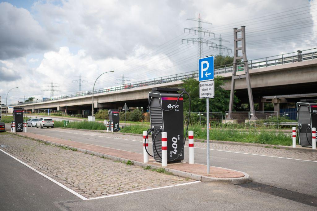 Gut geplant, ist halb genutzt: Standorte für Ladeinfrastruktur sollten wohl gewählt sein, wie etwa hier in Hamburg in verkehrsgünstiger Lage. | Foto: E.On 