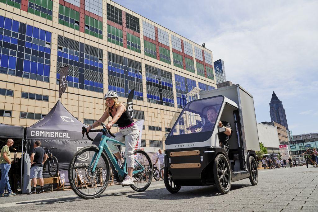 Zwei Welten: Die Eurobike will mit dem Split in zwei Messen ihr Profil schärfen und der Mikromobilität eine Bühne bieten. | Foto: Fairnamic
