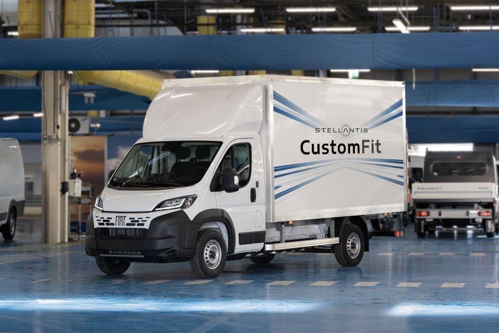 Premiere unter Strom: Der Vorzeige-Van der Custom-Fit-Sparte von Stellantis Pro One ist ein BEV-Ducato, ein Signal auch an die Kundschaft, dass es auch Spezialfahrzeuge emissionsfrei gibt. | Foto: Stellantis
