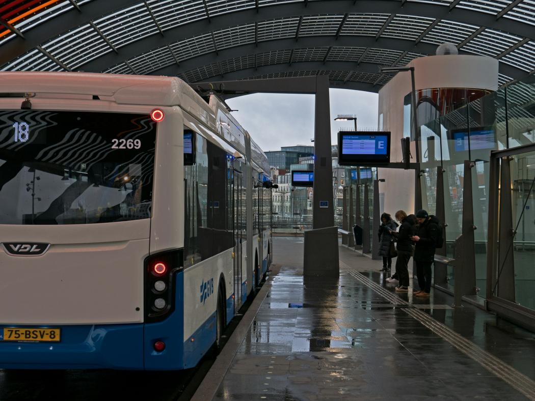 Omio erweitert sein Angebot in den USA und integriert zahlreiche neue Fernbusverbindungen – ein Schritt zur besseren Vernetzung städtischer und ländlicher Regionen im nordamerikanischen Mobilitätsmarkt. | Foto: Fons Heijnsbroek via Unsplash