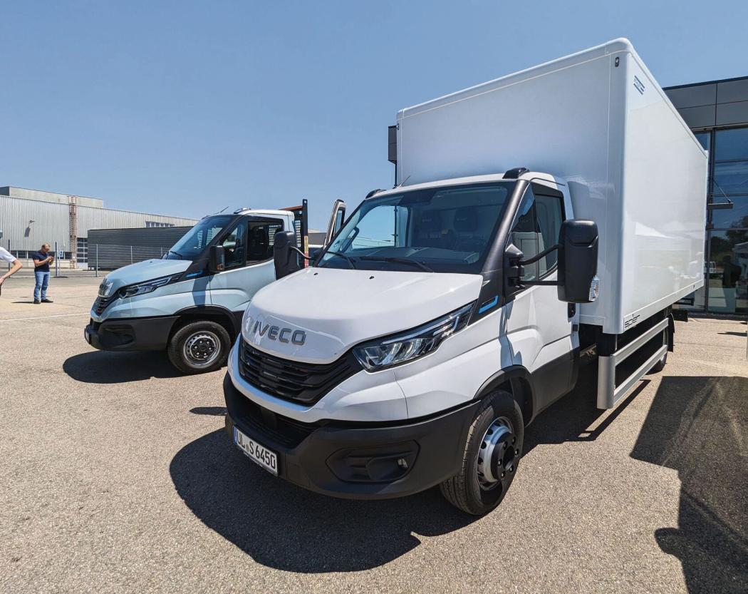Der neue Name sichtbar nach außen: Der Iveco-Schriftzug prägt die Front des eDaily – ab Juli 2025 firmiert das Unternehmen als Iveco Deutschland AG. (Foto: J. Reichel))