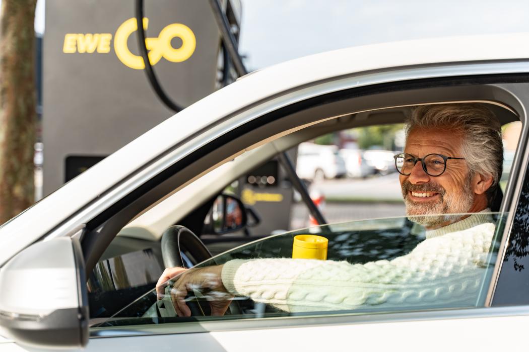 Eher die Ausnahme: Positive Haltung gegenüber E-Mobilität ist selten, die Skepsis überwiegt deutlich. | Foto: EWE Go
