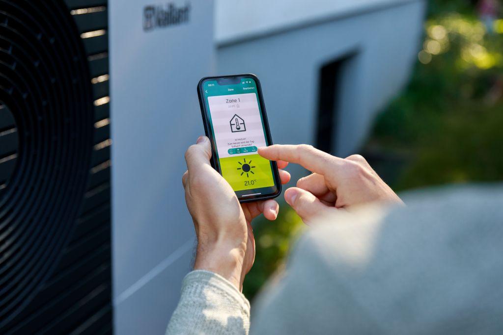 Coole Kombi: Wärmepumpen können so gesteuert werden, dass sie Strom genau dann verbrauchen, wenn er besonders grün und günstig ist. | Foto: Green Planet Energy/Christine Lutz 